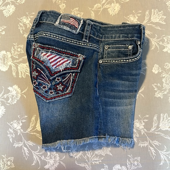 SHYANNE MID RISE JEANS SHORTS - Picture 3 of 9